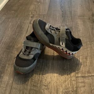 Stride rite 360 running shoes.